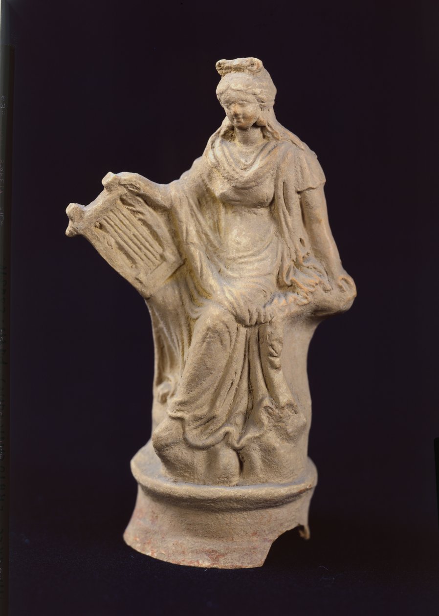Statuetta di Erato seduta, da Myrina, Turchia da Greek