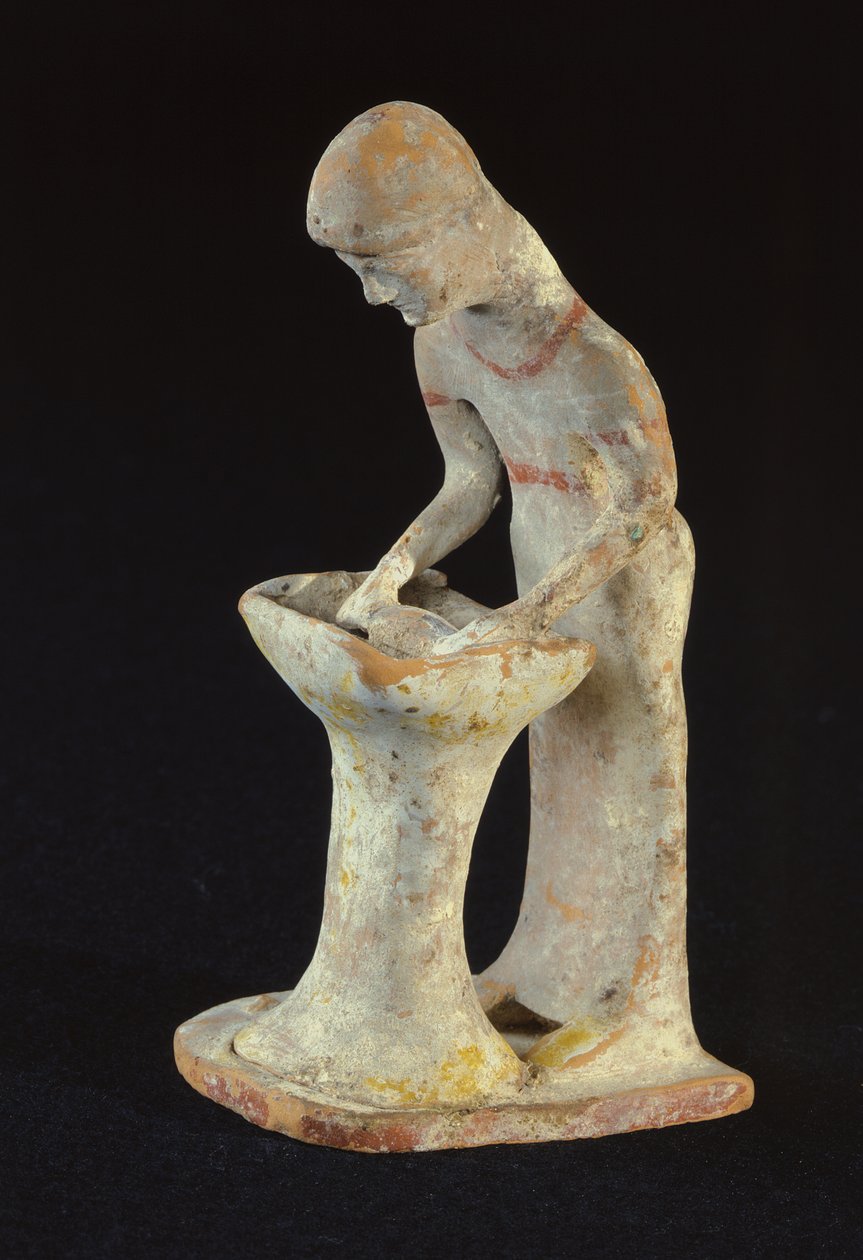 Statuetta di una donna che stende la pasta, da Tanagra, Beozia da Greek