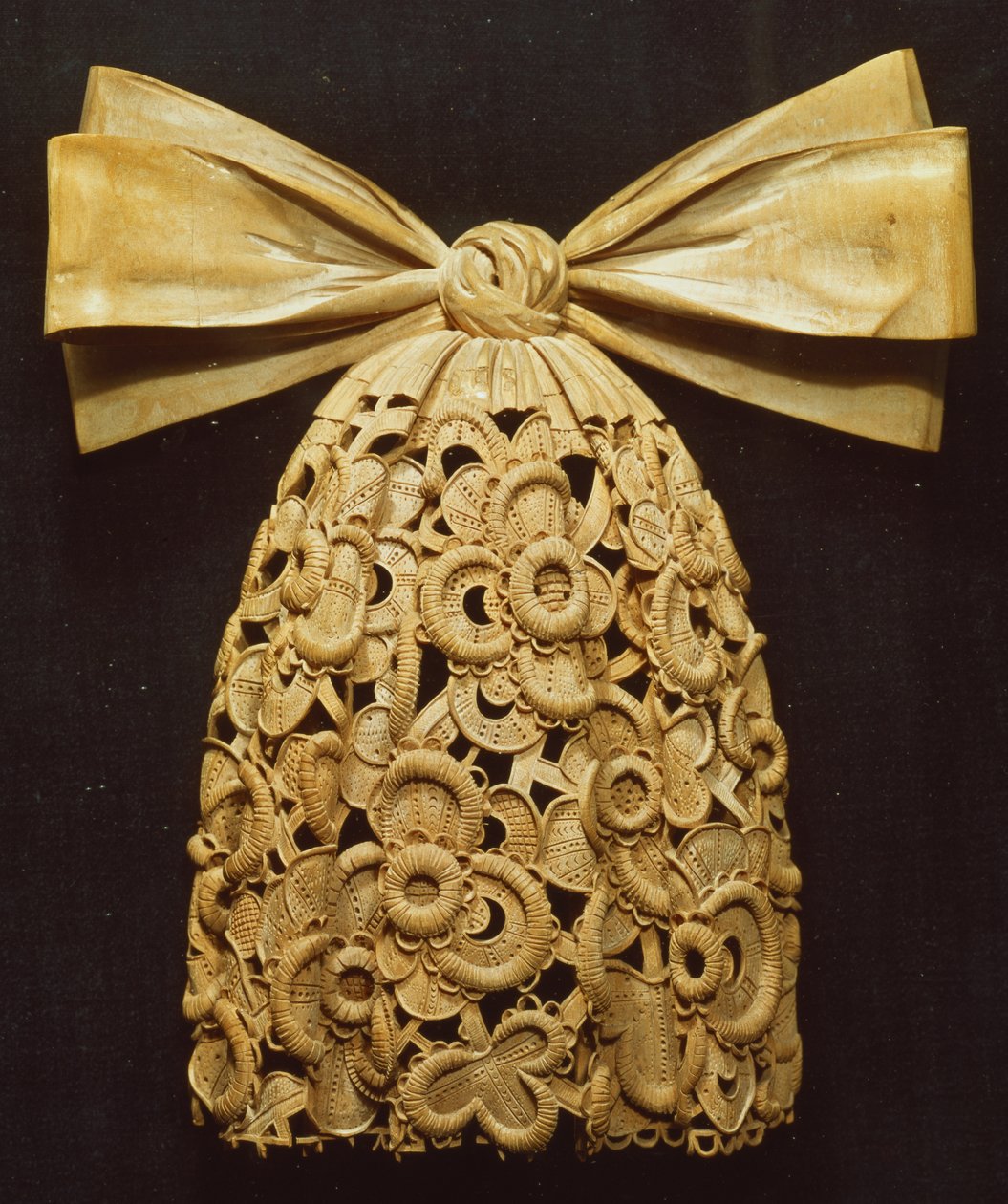 Intaglio di un cravattino da Grinling Gibbons