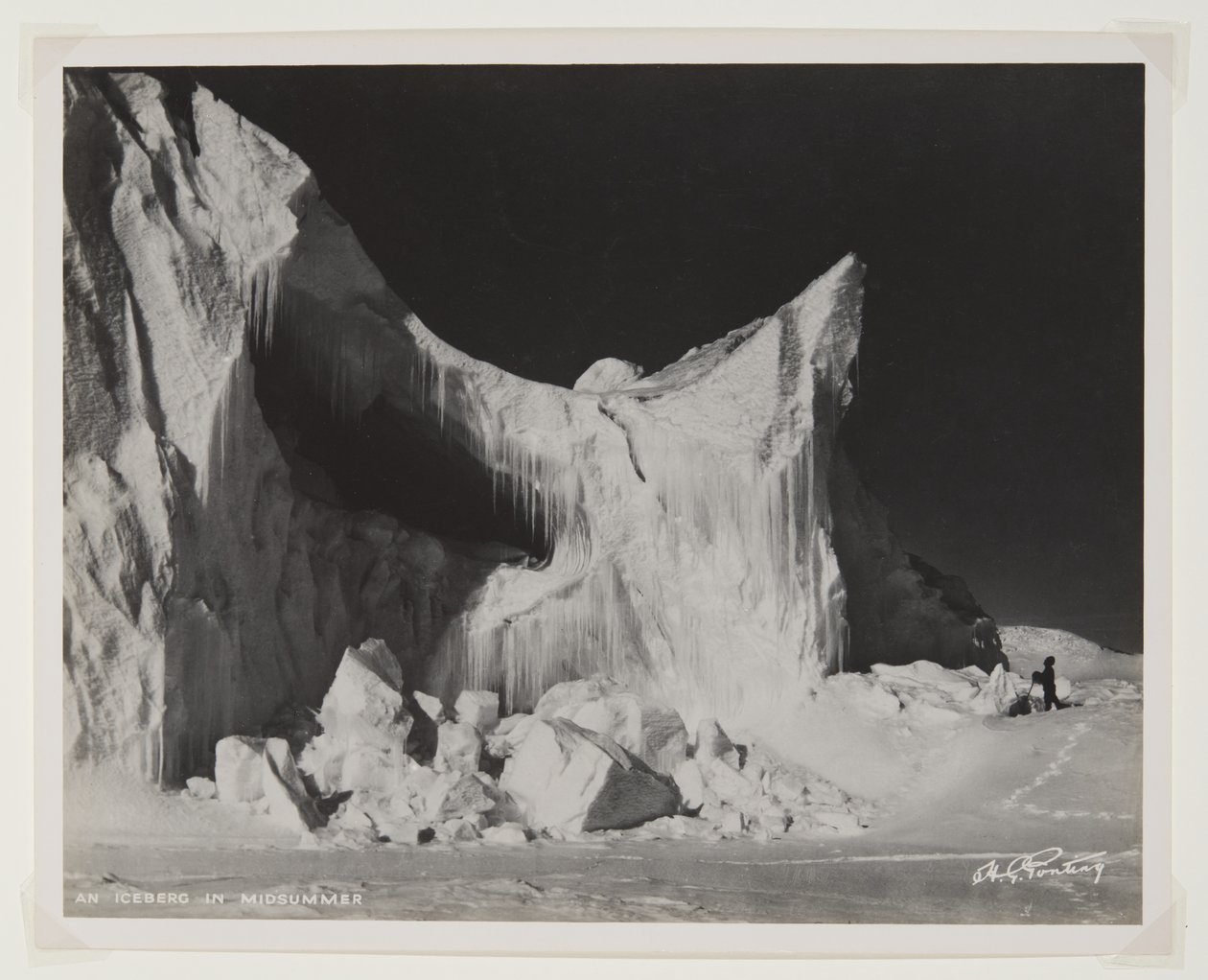 Un iceberg a mezza estate da Herbert Ponting