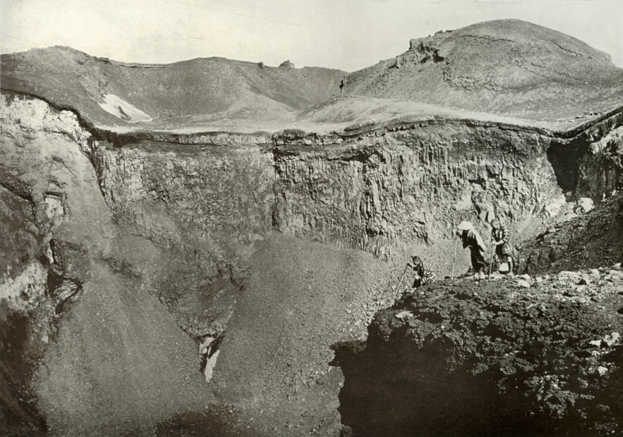 Il cratere sacro del Fuji-San, 1910 da Herbert Ponting