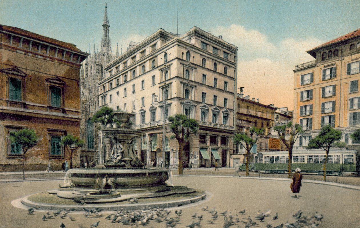 Milano / Milan: Piazza Fontana (colour photo) da Italian Photographer