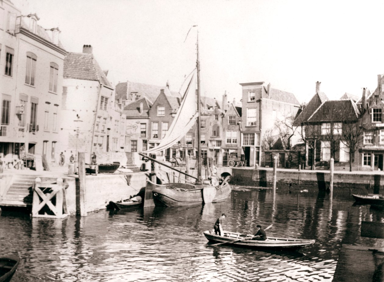 Cortile del canale, Dordrecht, Paesi Bassi, 1898 da James Batkin