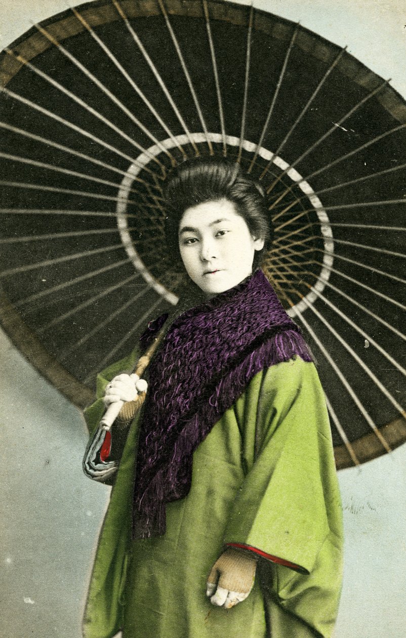 Donna giapponese con parasole, c.1910 da Japanese Photographer