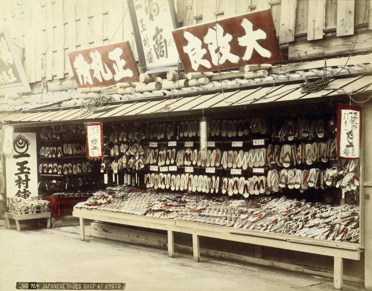 Negozio di scarpe a Kyoto da Japanese Photographer