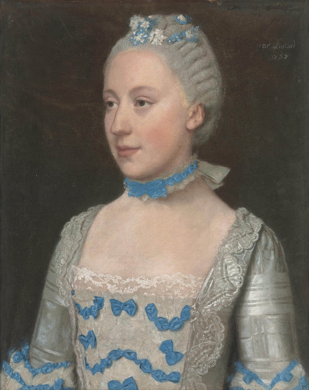 Ritratto di Madame Saint-Pol, mezzo busto, in un abito azzurro chiaro ornato di fiocchi di seta blu e bianca in pizzo da Jean Étienne Liotard