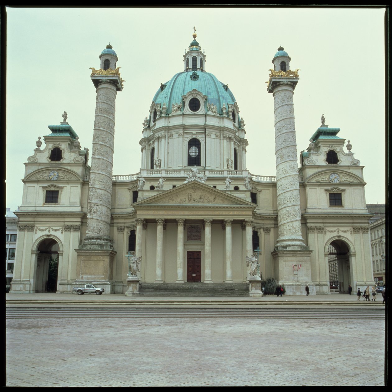 Karlskirche, costruita 1714-37 da Johann Bernhard Fischer von Erlach