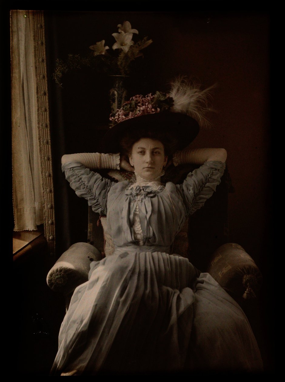 Donna su una sedia da Johannes Hendrikus Antonius Maria Lutz