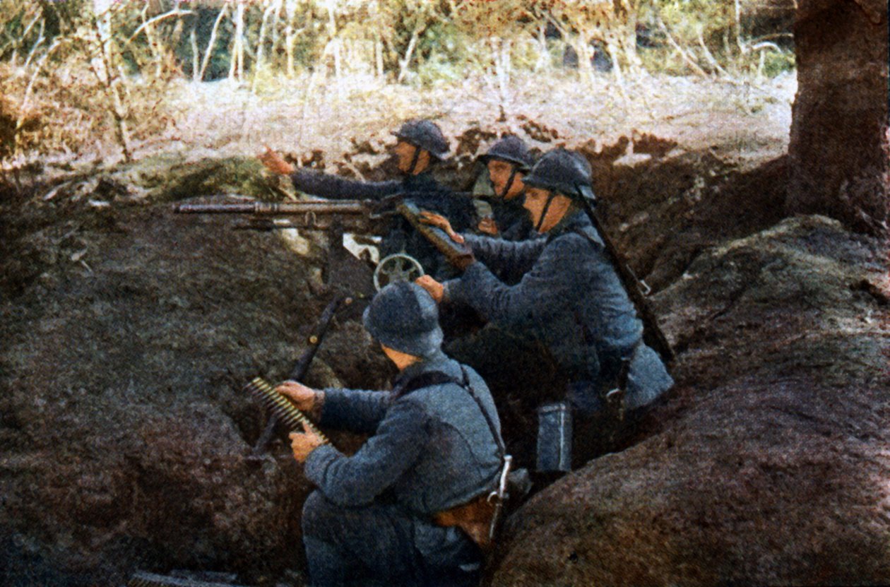 Soldati francesi con una mitragliatrice vicino a Verdun, settembre 1916 da Jules Gervais Courtellemont