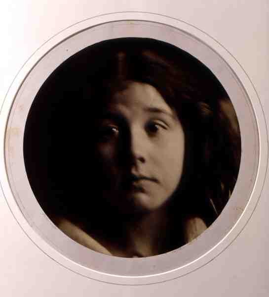 Testa di un bambino, c.1866 (foto b/n) da Julia Margaret Cameron