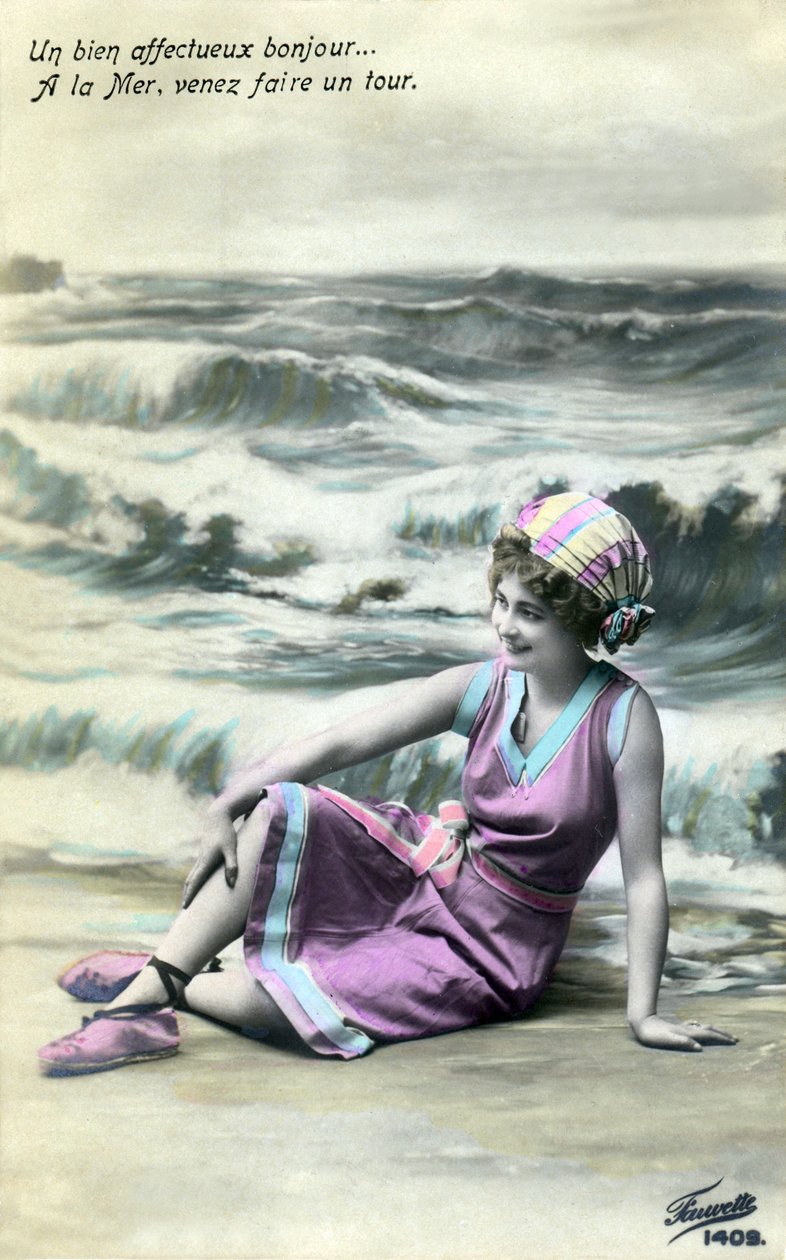 Donna sulla spiaggia, c. primi 1900 (cartolina) da Alec Hunter