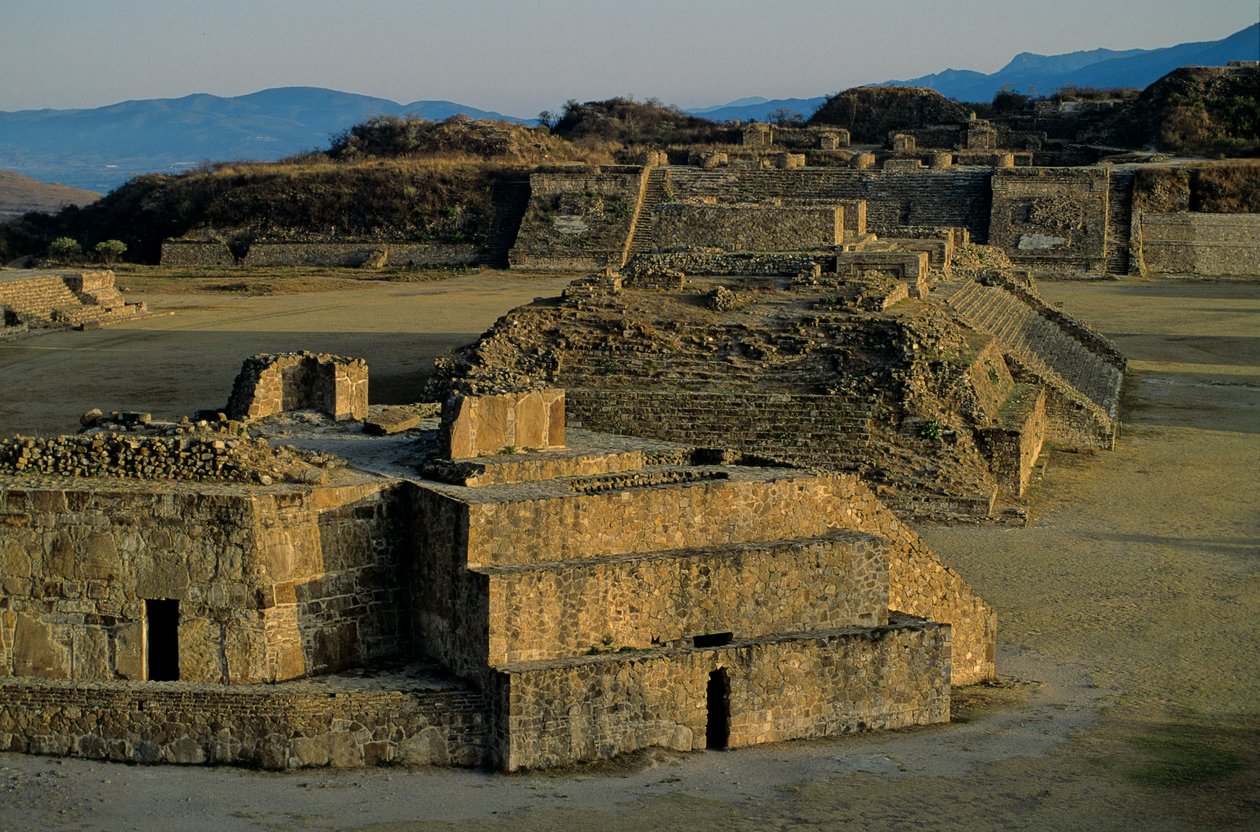 Olmeca; Monte Alban; Oaxaca; Messico, Danzante; Zapoteca da Kenneth Garrett