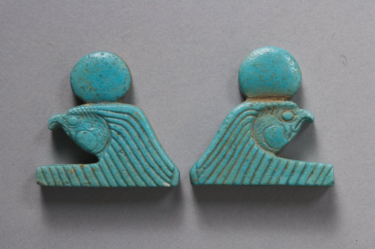 Terminali di collana a testa di falco da Late Period Egyptian