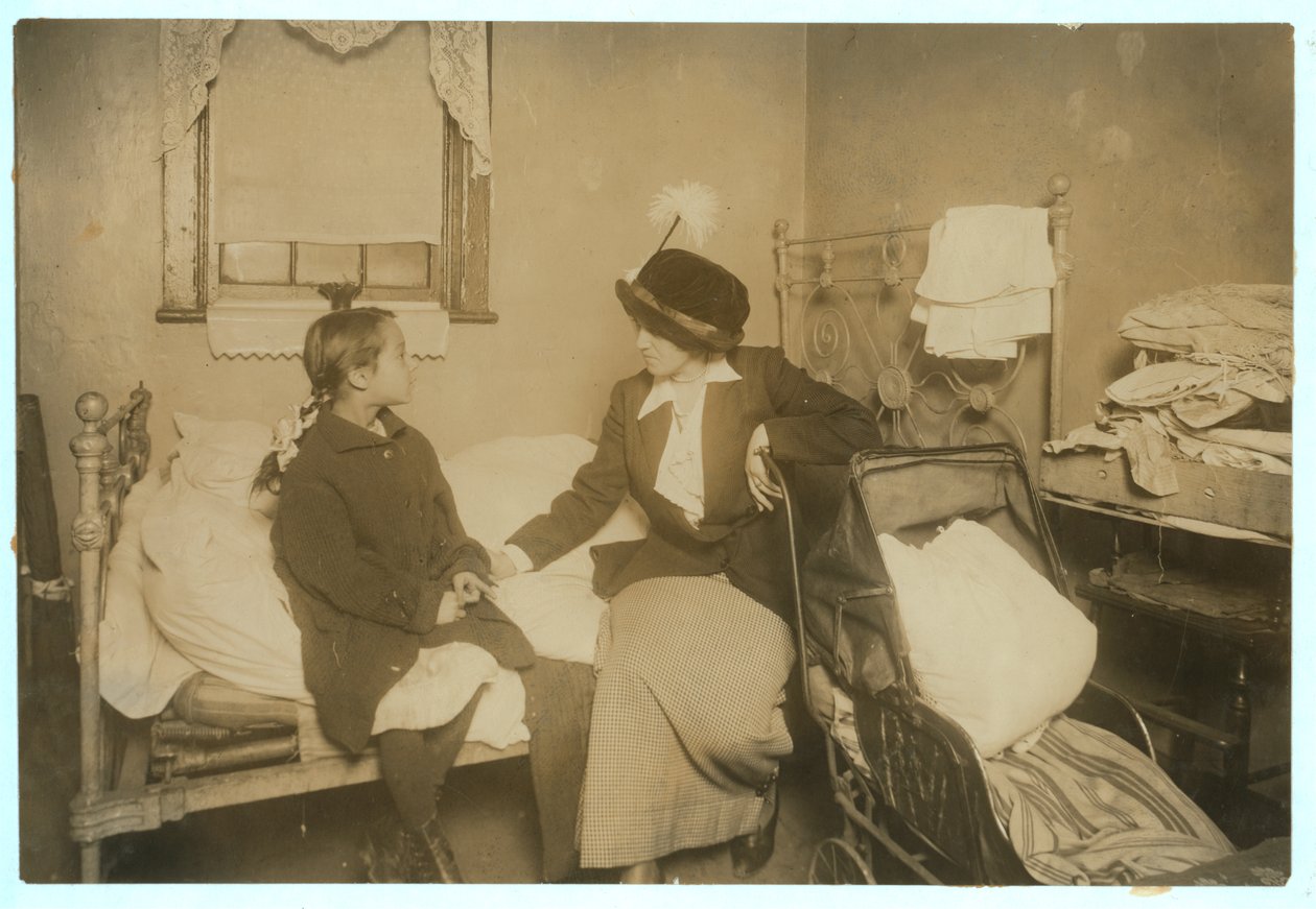 Investigatore che parla con Ida List, 124 Ridge Street, New York, 16 settembre 1913 da Lewis Wickes Hine