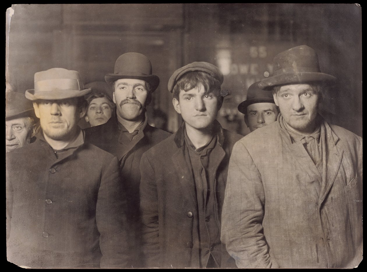 [Bowery Bread Line] da Lewis W. Hine