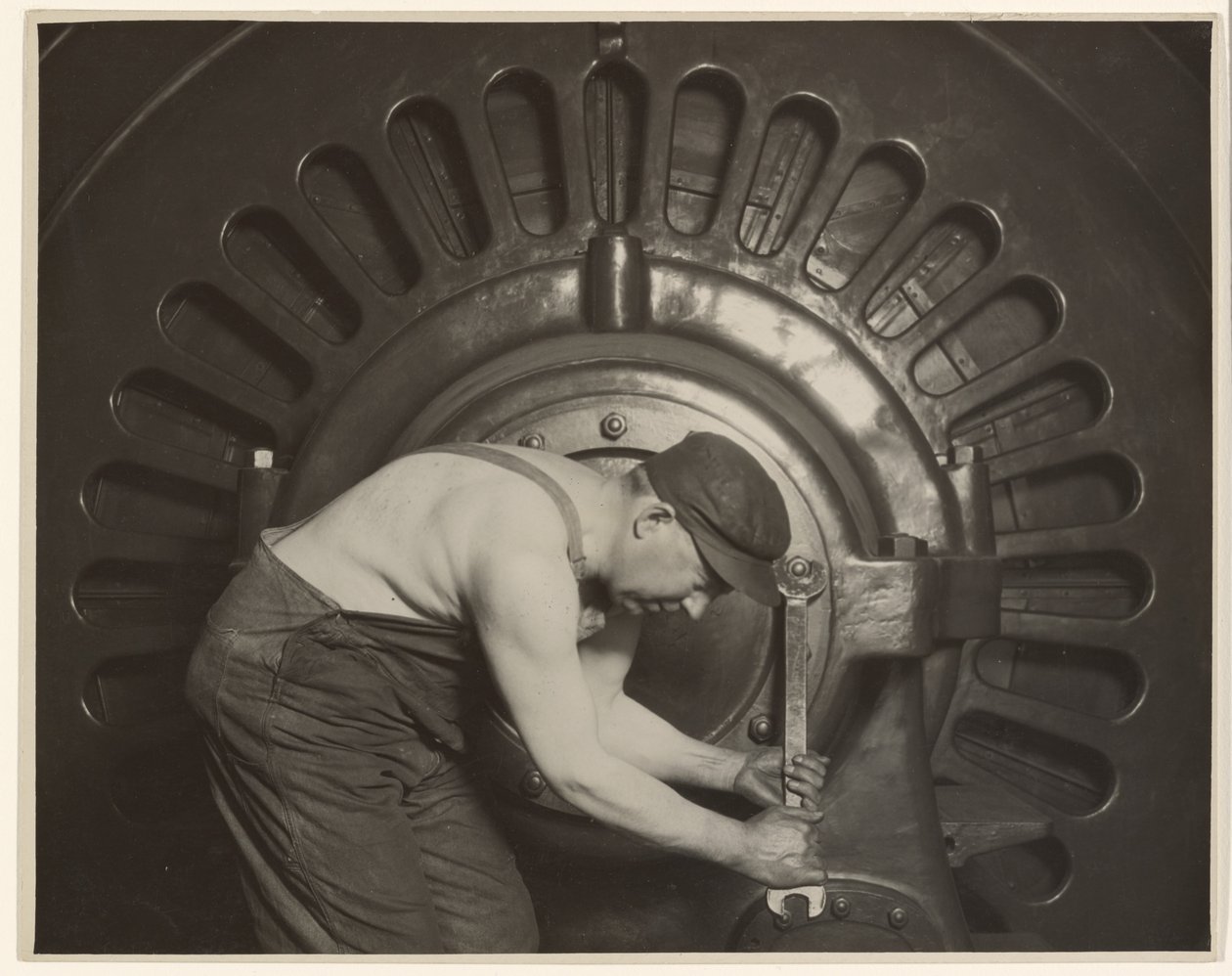 Meccanico della centrale elettrica. da Lewis W. Hine