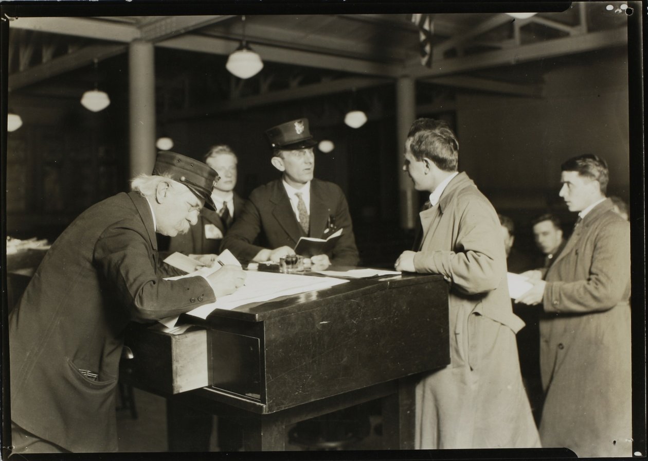 Un primo piano a Ellis Island da Lewis Wickes Hine