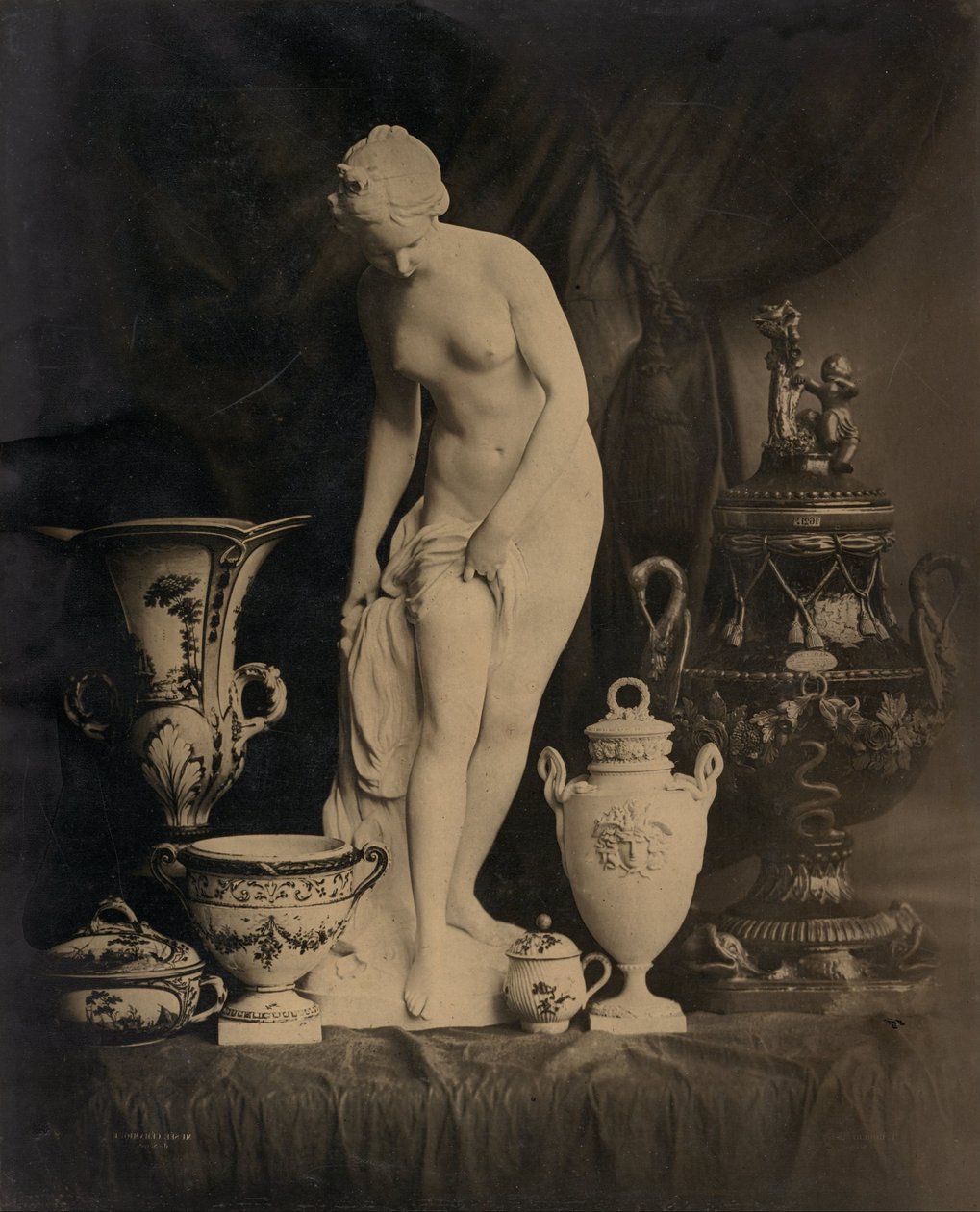 Natura morta con statuetta e vasi da Louis Rémy Robert