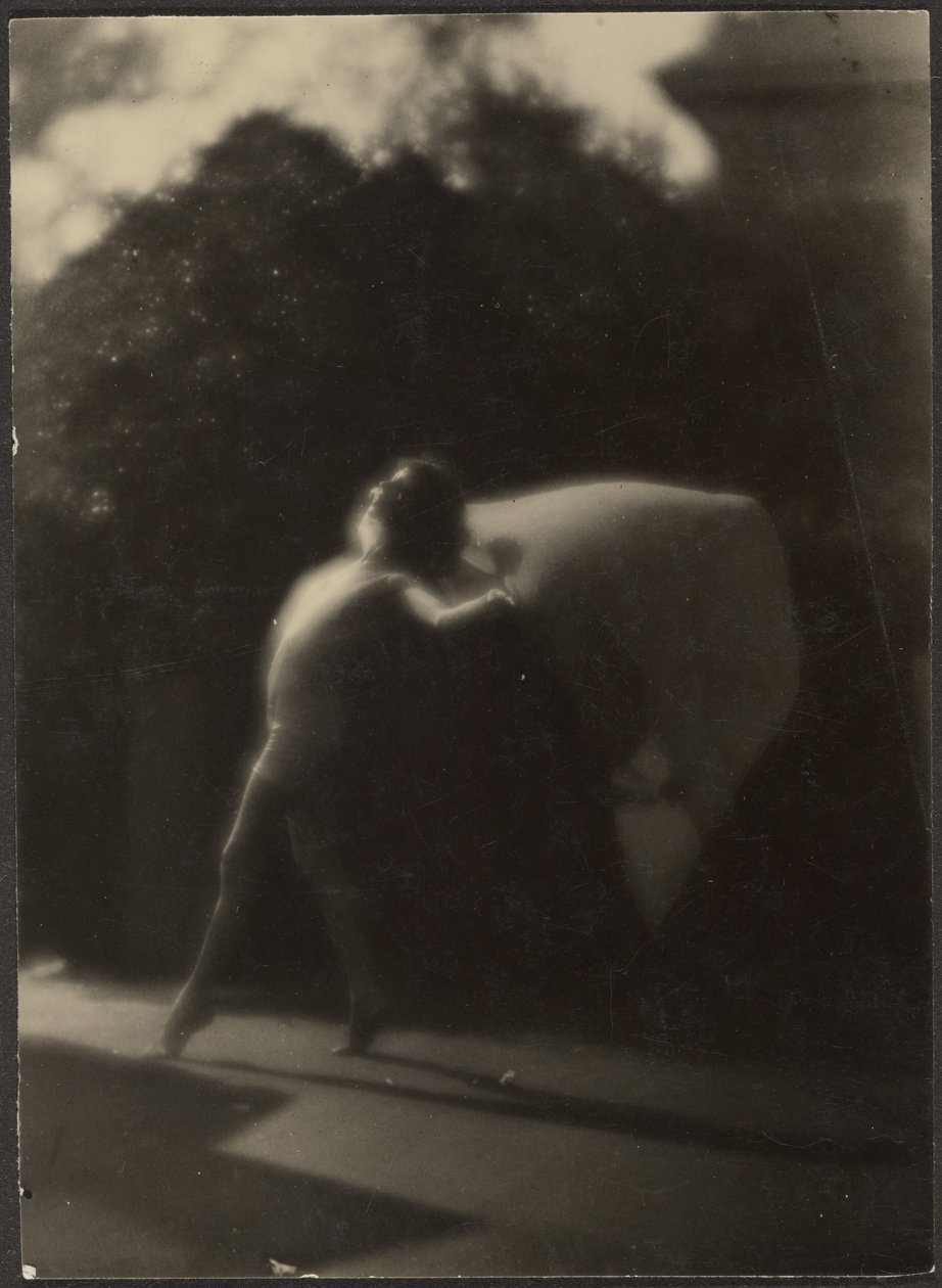 [Ballerina in giardino] da Louis Fleckenstein
