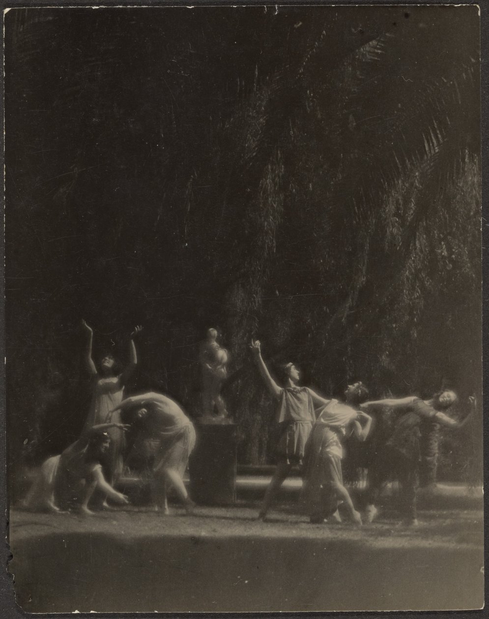 [Ballerine in giardino] da Louis Fleckenstein