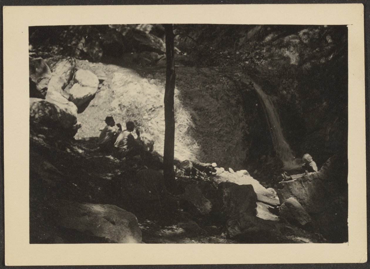 [Figure in un paesaggio forestale in ombra] da Louis Fleckenstein