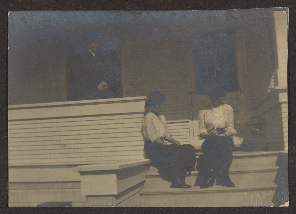 [Figure in veranda] da Louis Fleckenstein