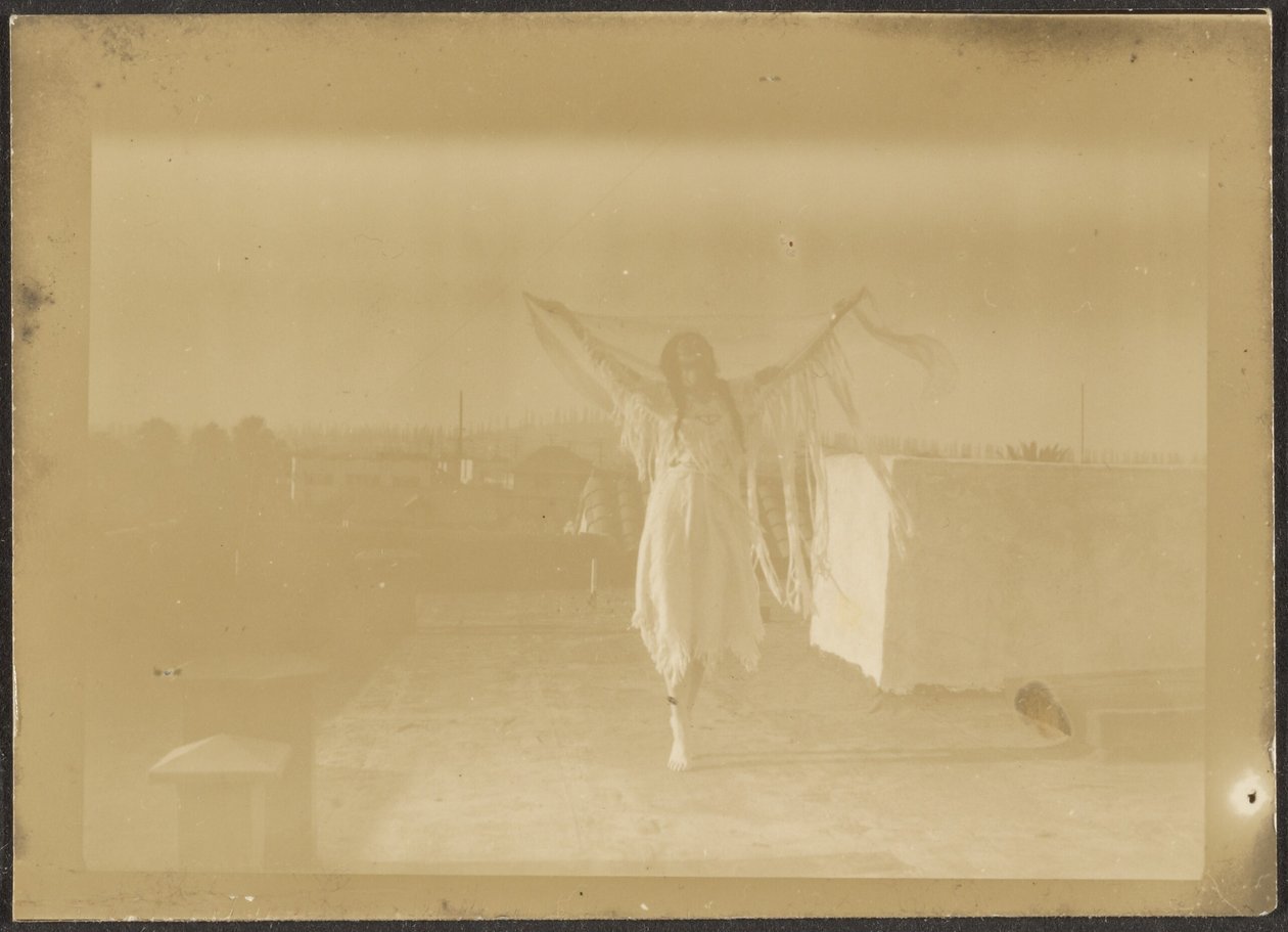 [Firenze che balla in costume nativo americano] da Louis Fleckenstein
