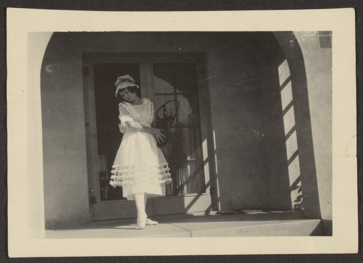 [Florence Dancing on Porch] da Louis Fleckenstein