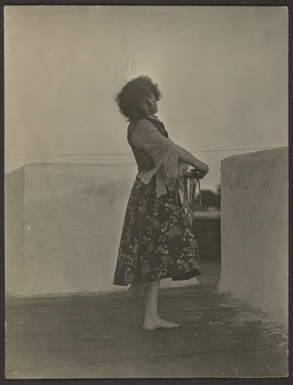 [Florence Dancing on Roof] da Louis Fleckenstein