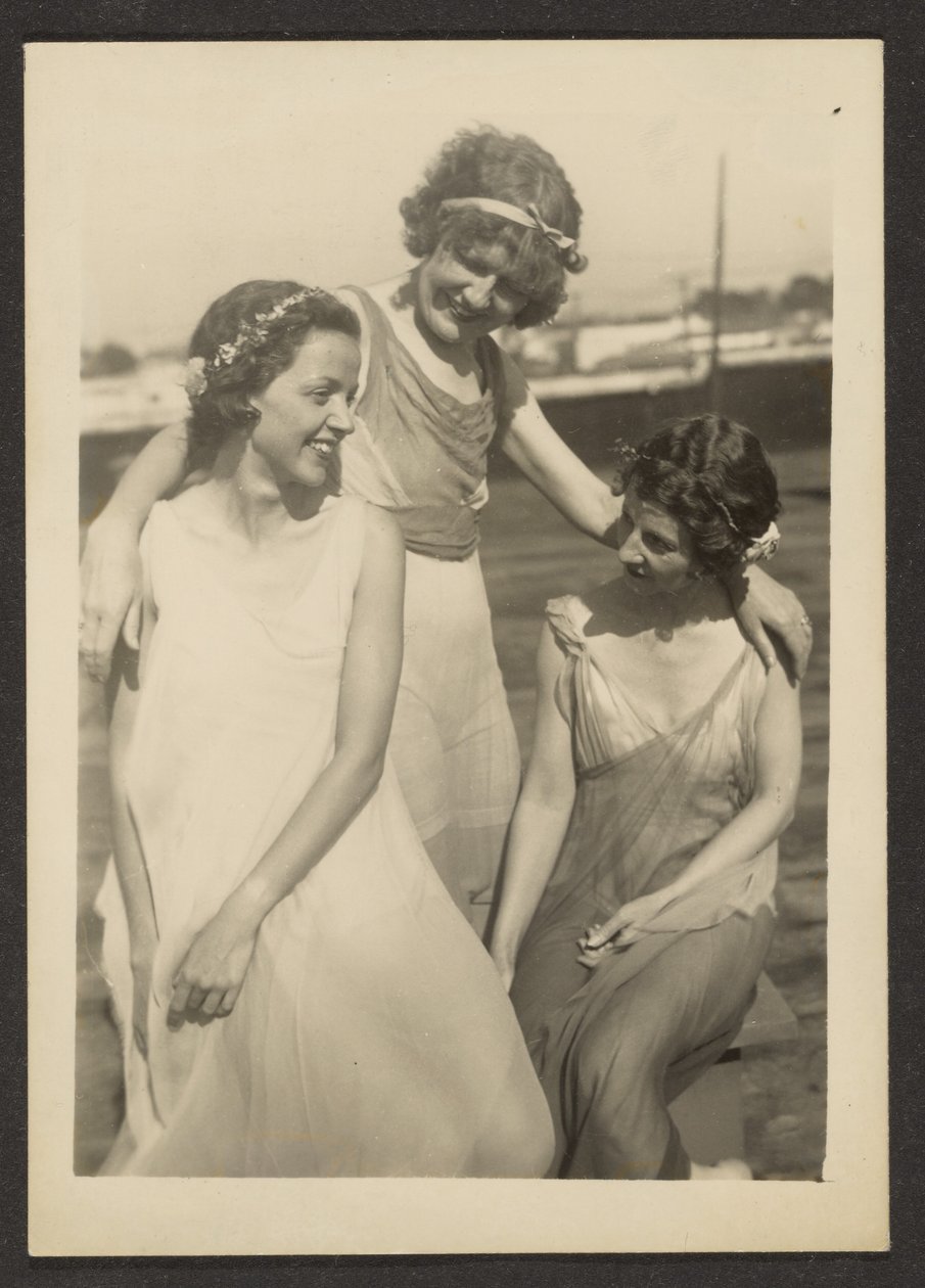 [Firenze con le amiche in costumi sgargianti] da Louis Fleckenstein