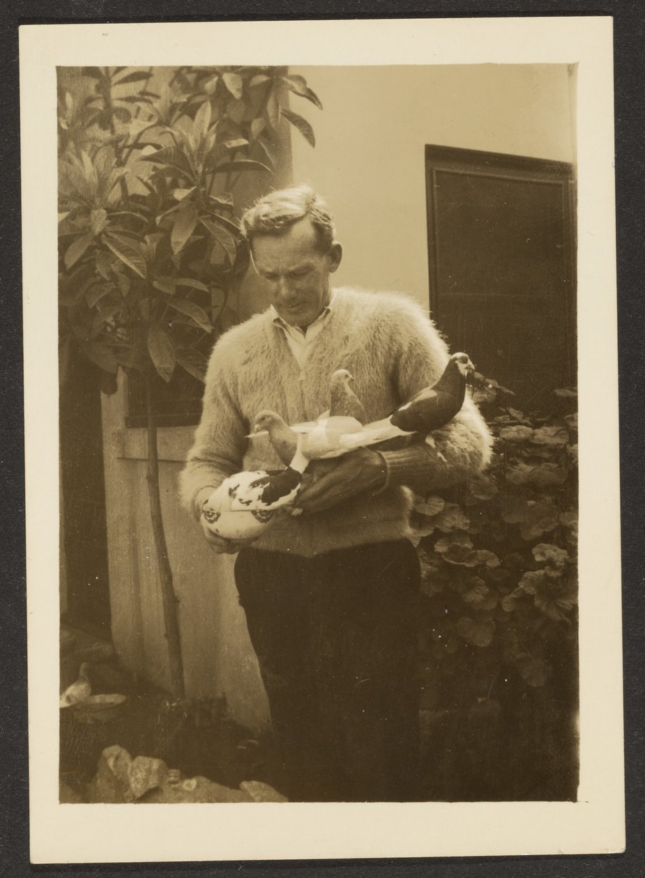 [Uomo con piccioni] da Louis Fleckenstein