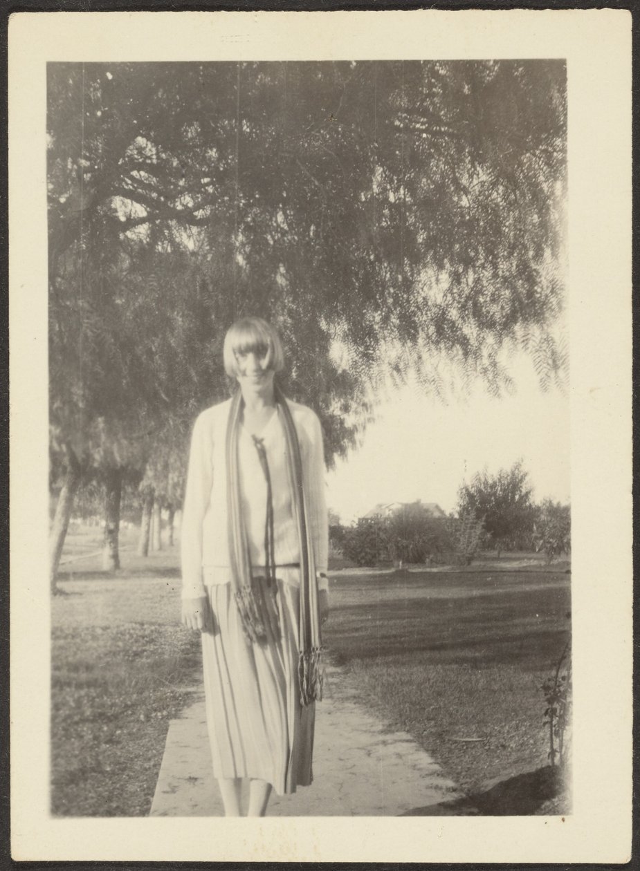 [Donna con sciarpa] da Louis Fleckenstein