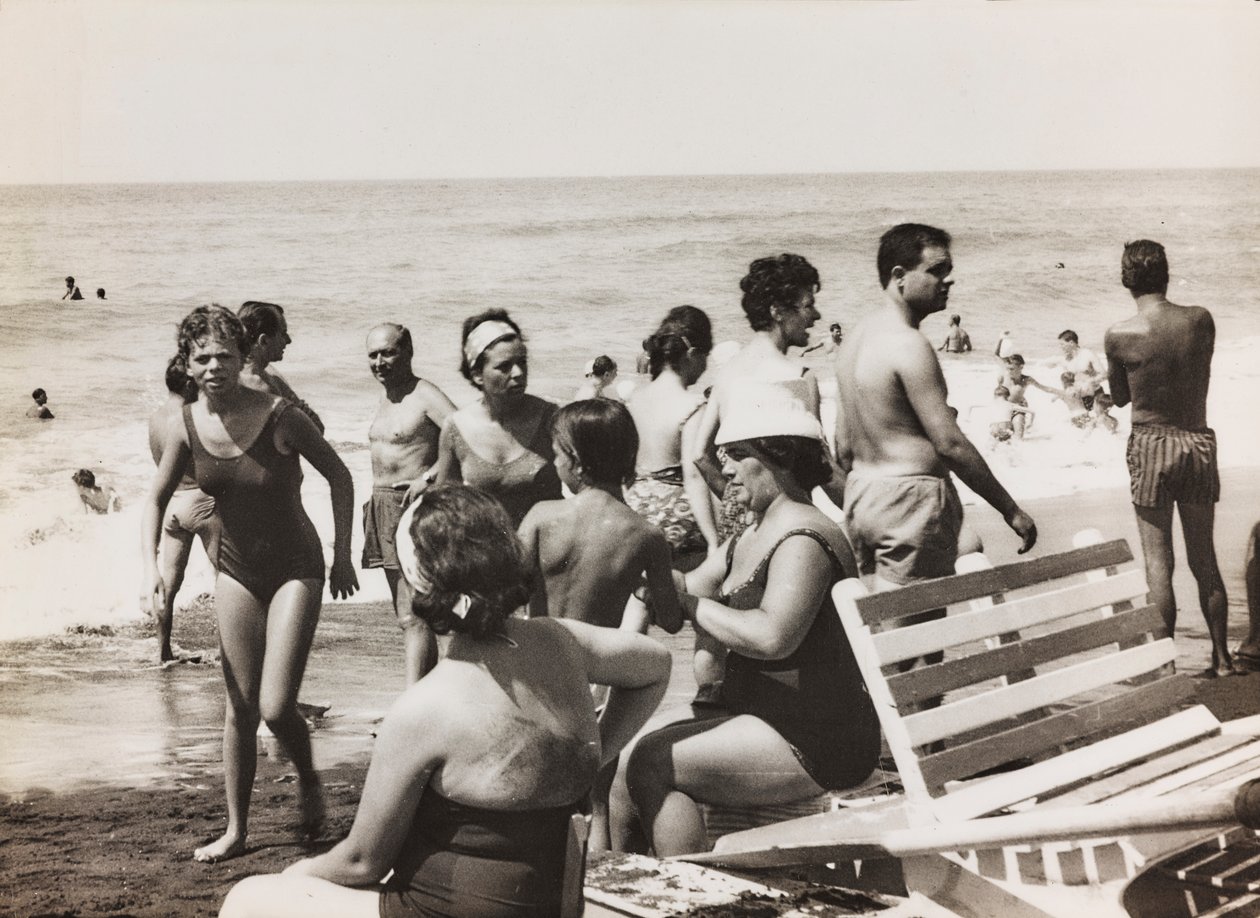 Italiani in spiaggia da Luigi Leoni