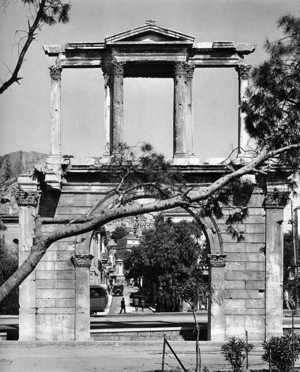 Arco di Adriano, Atene, 1937 da Martin Hurlimann