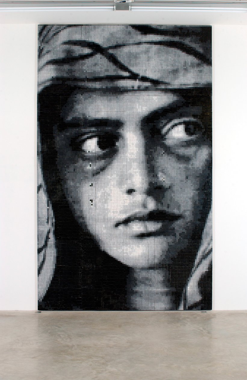 Madonna, 2001 (piastrella di ceramica, cemento, legno) da Mat Collishaw