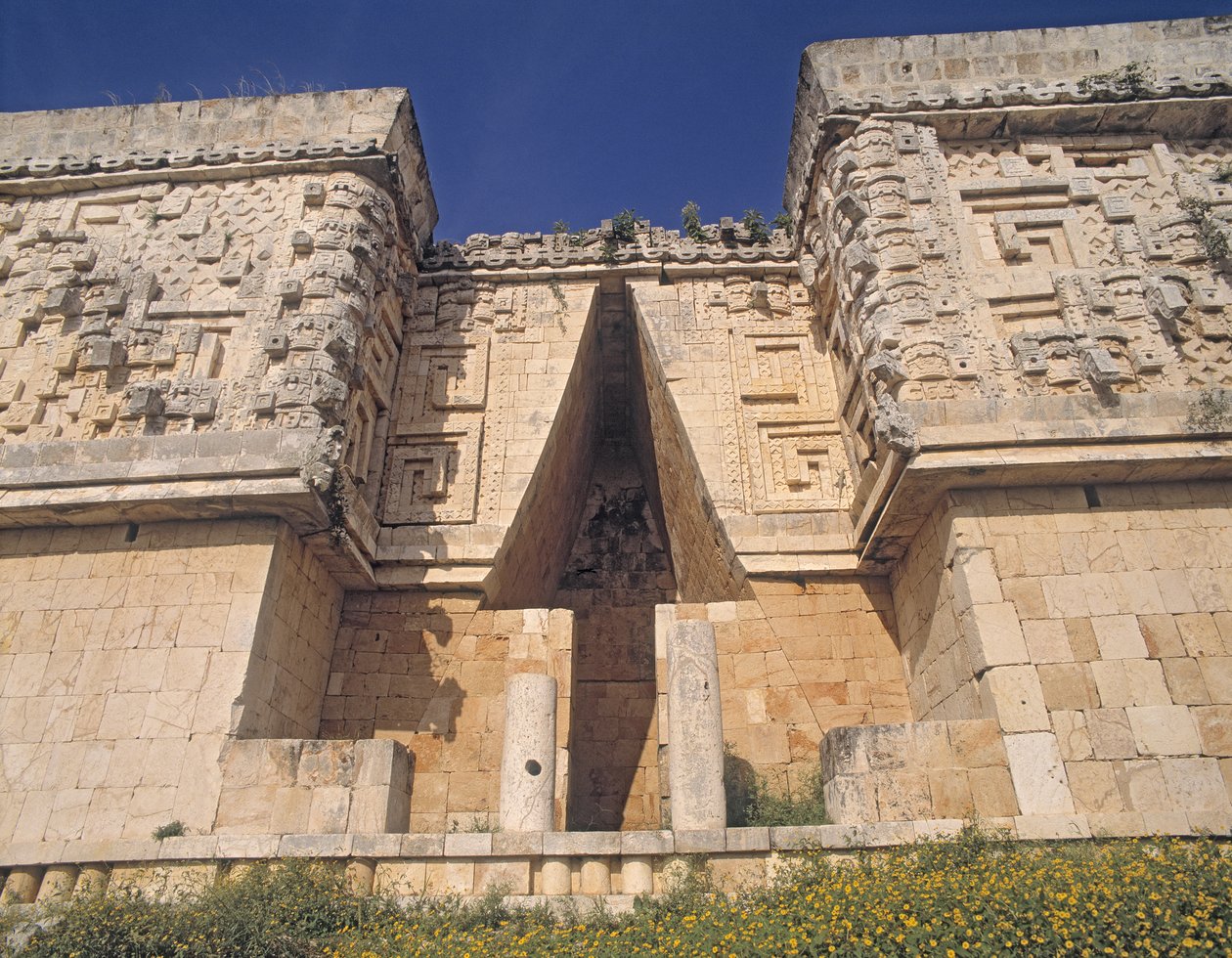 Vista esterna del Palazzo del Governatore da Mayan