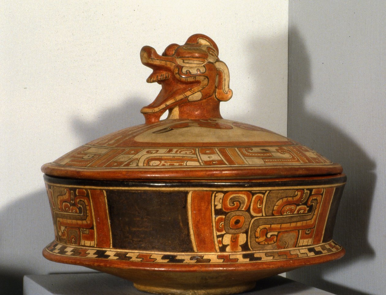 Vaso funerario, Mundo Perdido, Periodo Classico Antico 300-600 d.C. da Mayan
