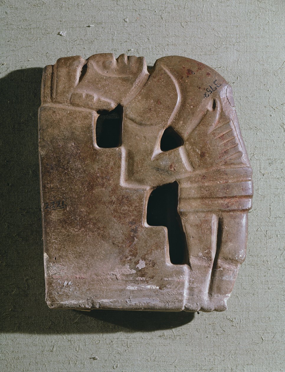 Uomo in posizione sacrificale contro un gradino, periodo classico, 250-950 d.C. da Mayan