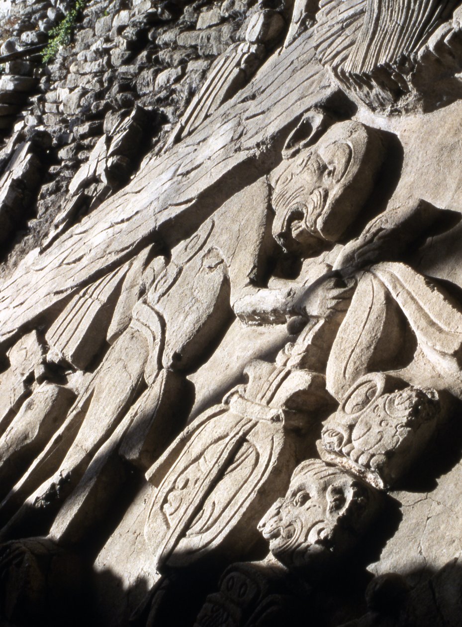 Rilievo su una piramide, periodo tardo classico (600-900 d.C.) da Mayan