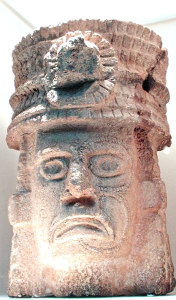 Figura con cappello piumato, 500-800 d.C. da Mayan