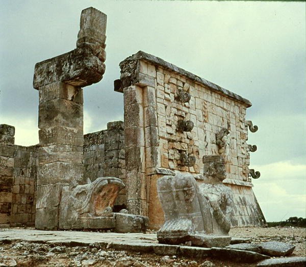 Tempio dei Guerrieri, Colonna del Serpente Piumato da Mayan