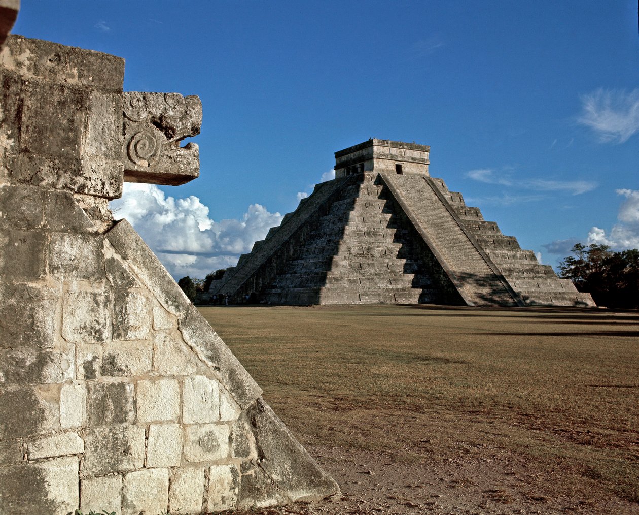 Il grande campo da ballo e il castillo, 750-1200 da Mayan