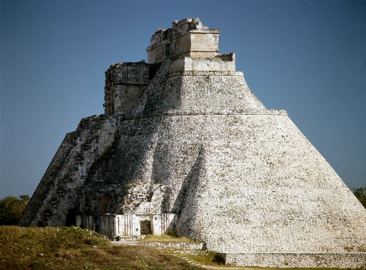 Piramide del mago, VI secolo da Mayan Mayan