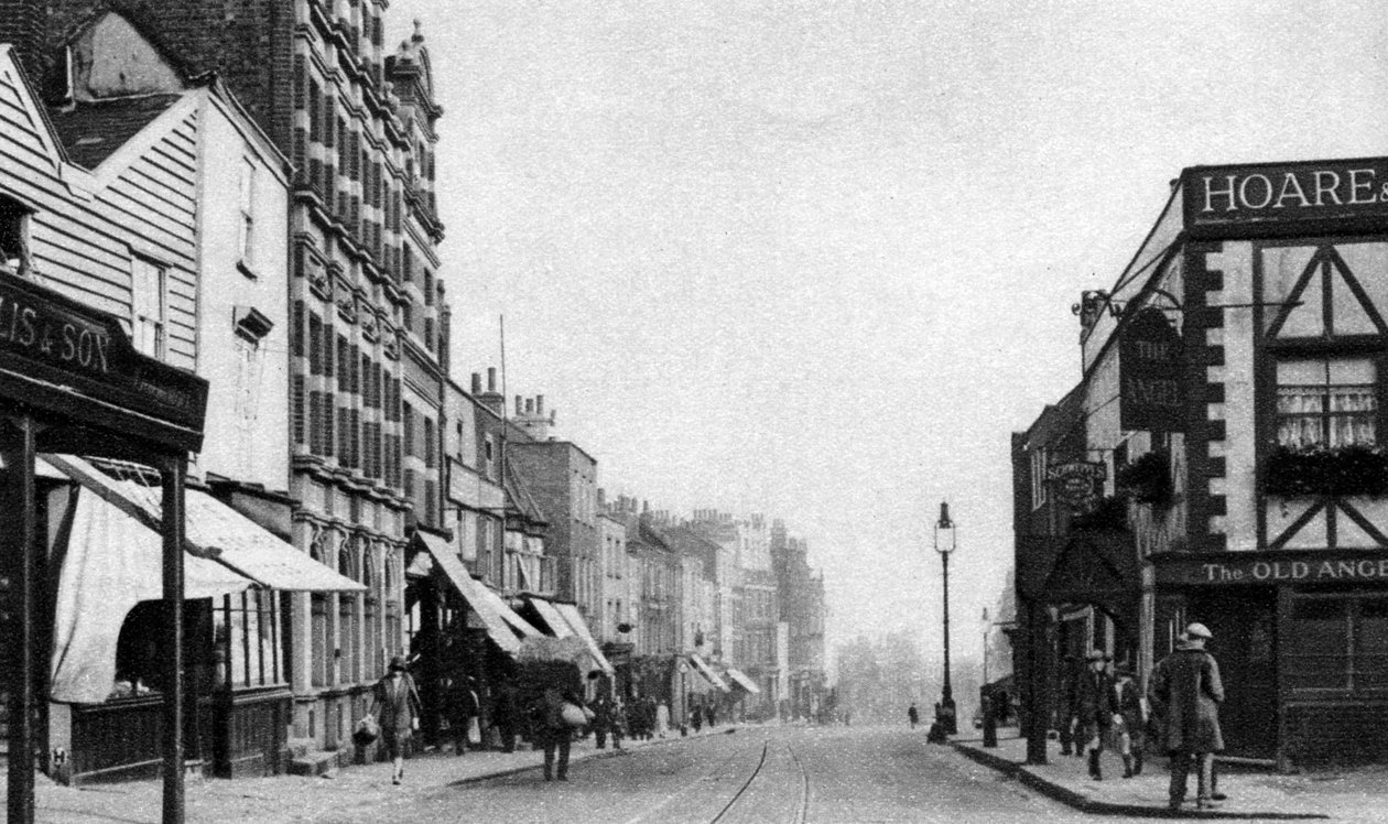 The High Street, Highgate Village, Londra, 1926-1927 da McLeish