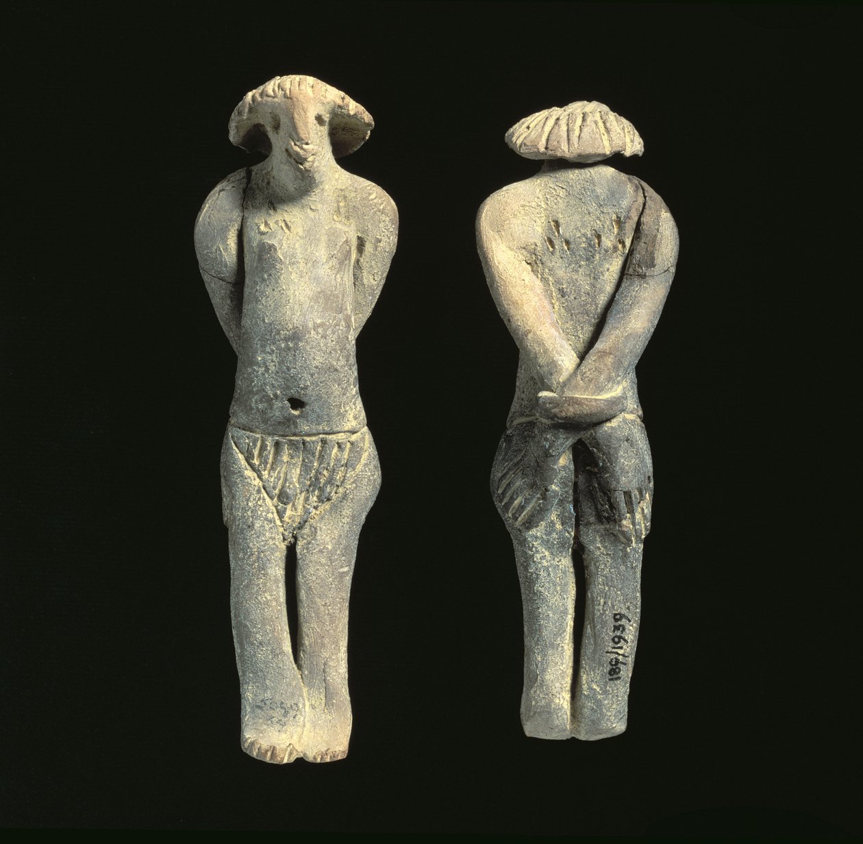 Statuetta di una donna nuda e legata da Middle Kingdom Egyptian