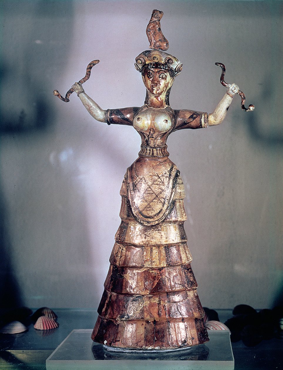 La dea dei serpenti, dal Palazzo di Cnosso, 1500 a.C. da Minoan