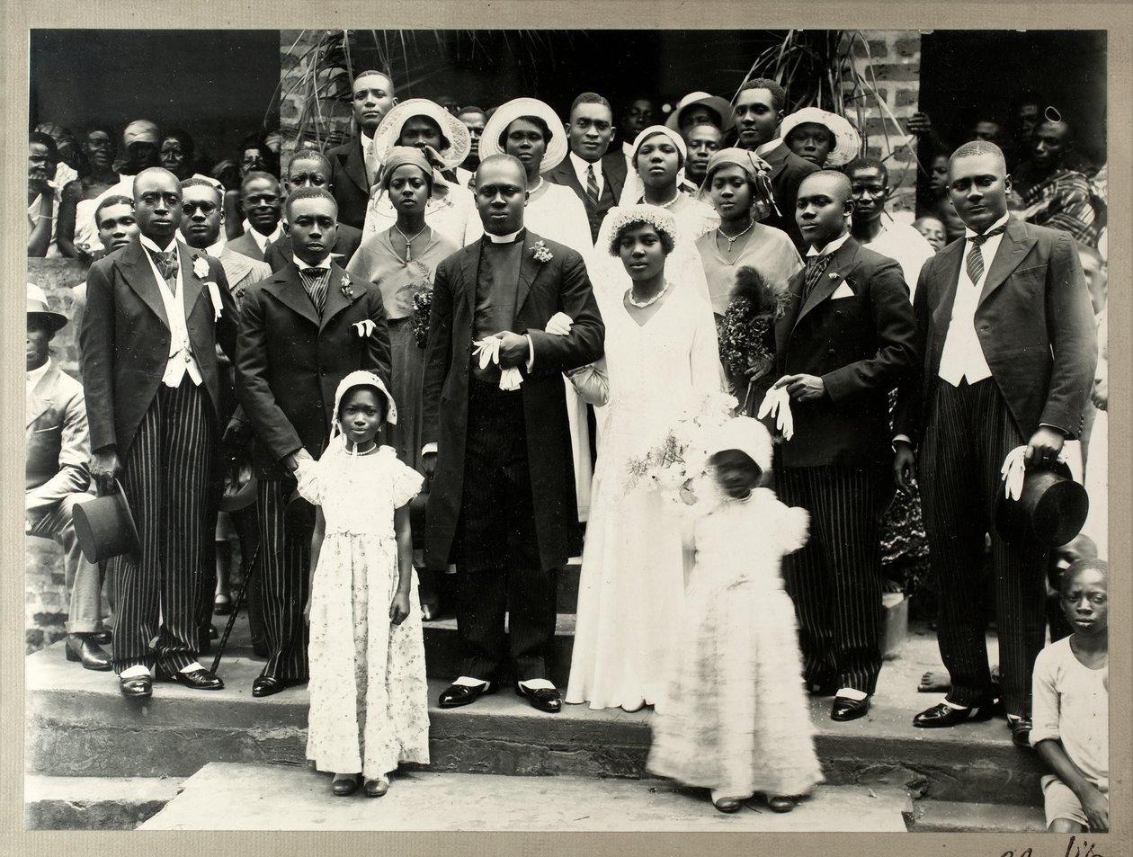 Festa di nozze del Reverendo Prempeh, figlio del defunto Re Prempeh e della Signorina Mary Asafu-Adjaye, c.1931 da N. T. Clerk