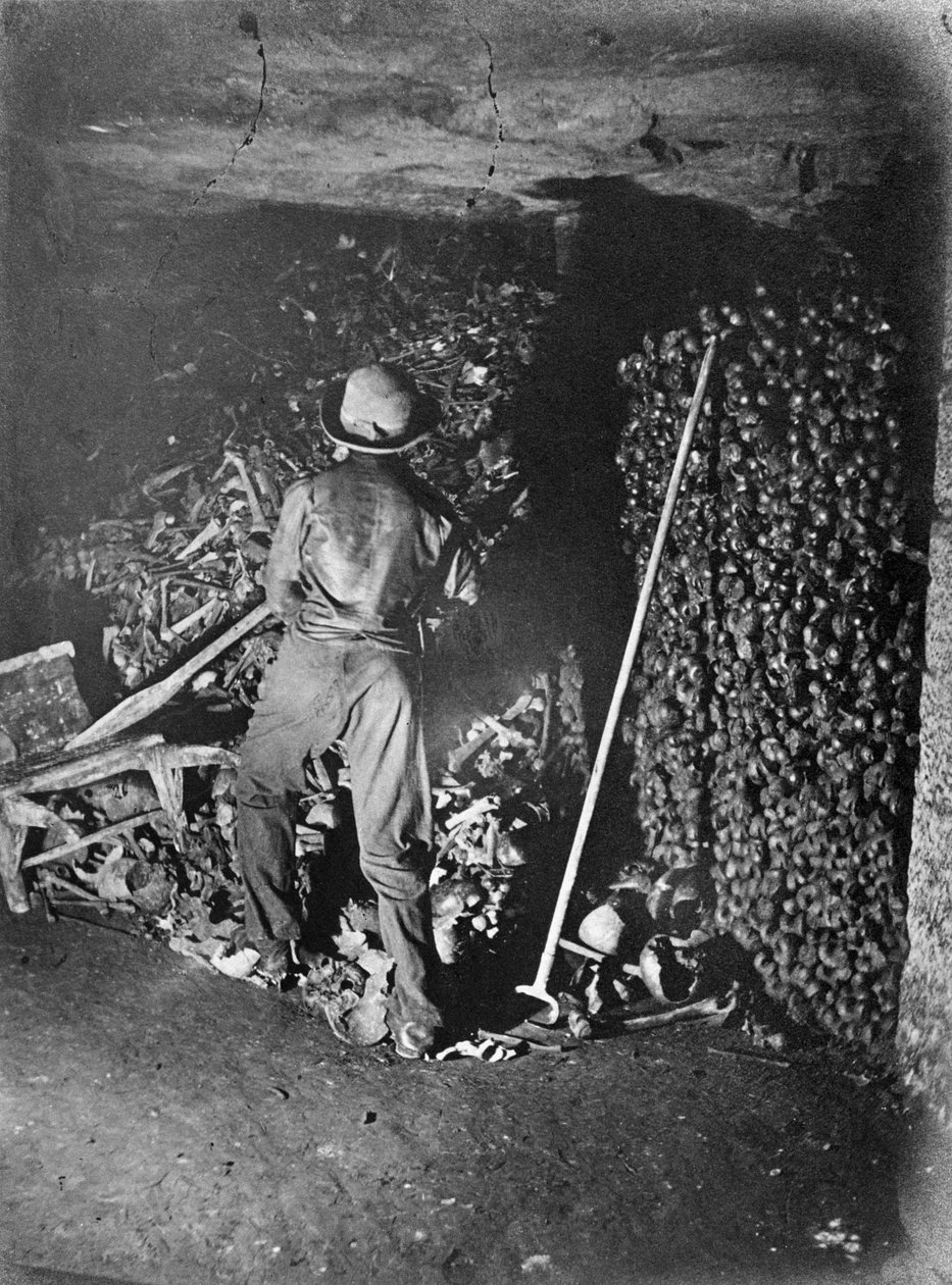 Interno delle Catacombe, Parigi, 1861 da Nadar