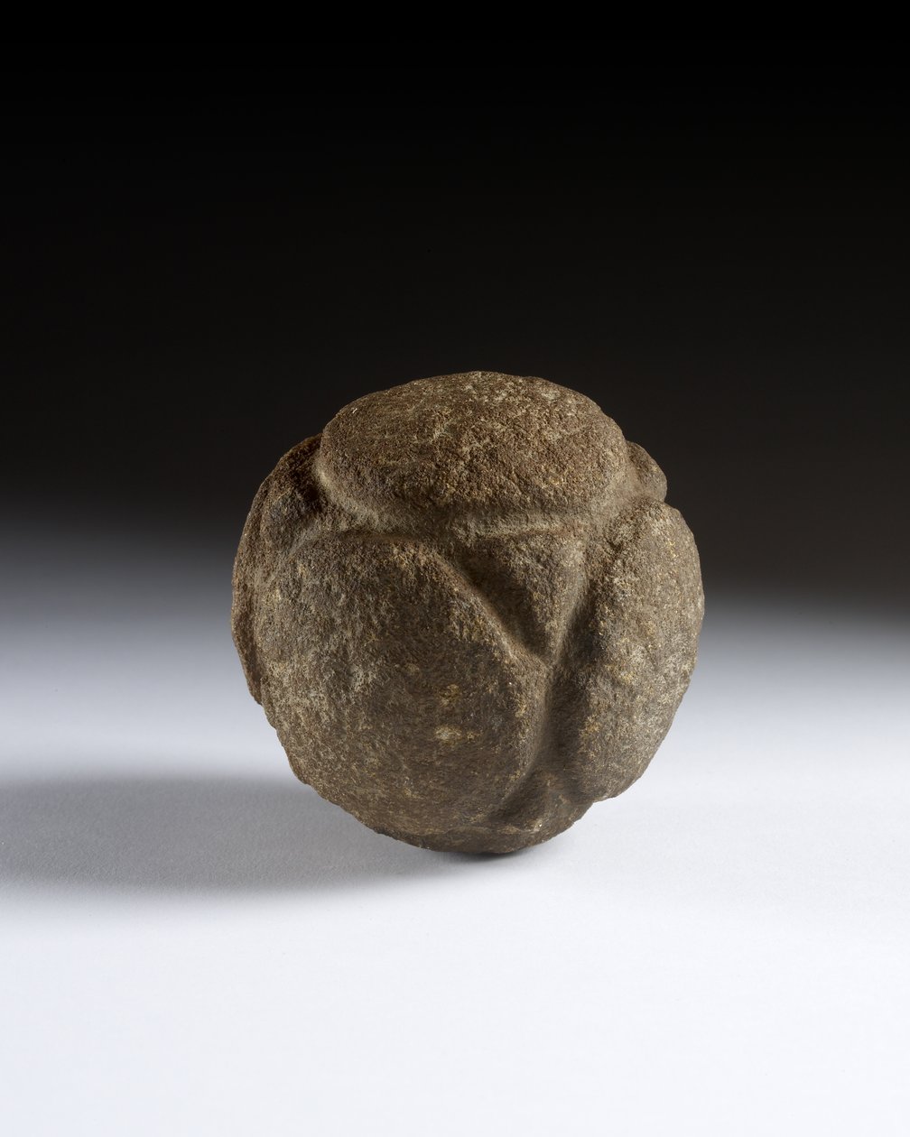 Sfera scolpita, Tardo Neolitico, Scozia, c.3750-2000 a.C. da Neolithic