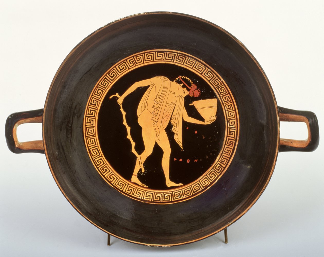 Kylix a figure rosse attiche da Onesimos Painter